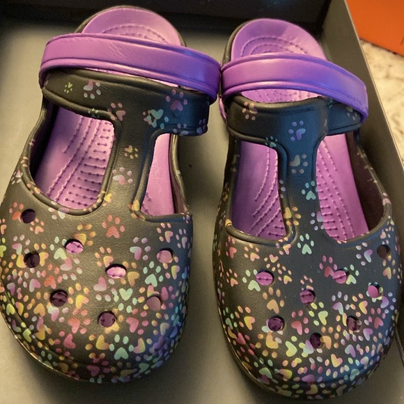Purpley ‘Pawty’ crocs-like shoes. Hearts paws & Humane Society support! Sz. 8W - Picture 5 of 6